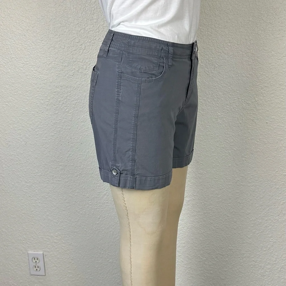 DKNY Bermuda Shorts Women's Sz 10 Flint Light Gray Stretch Cuffed